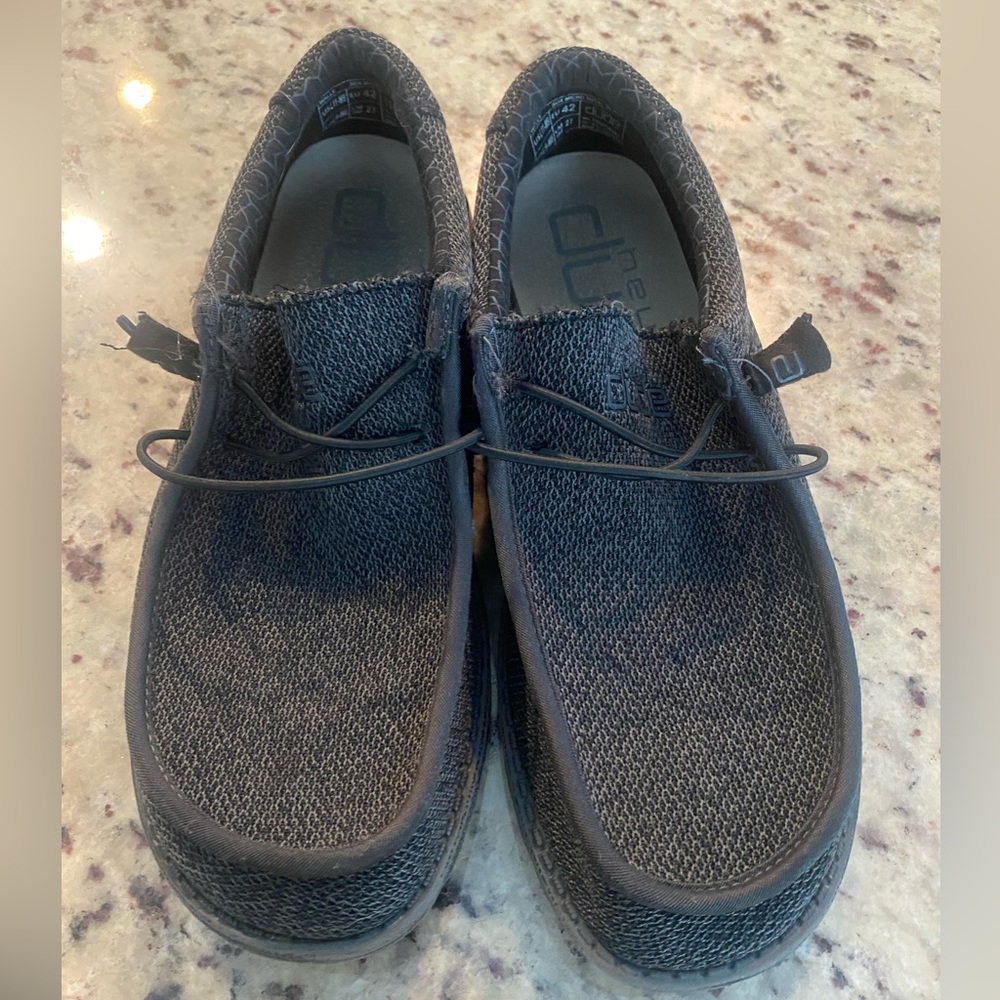 Men’s Hey Dudes size 9, great condition